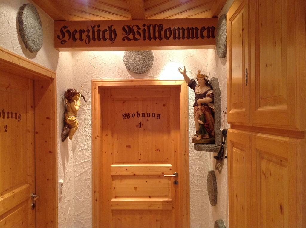 Holzbildhauerei Kammerer Triberg im Schwarzwald Værelse billede